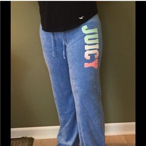 ISO I HAVE THE TOP AND CANNOT FIND BOTTOMS EVEN THE COLOR IS HARD TO MATCH